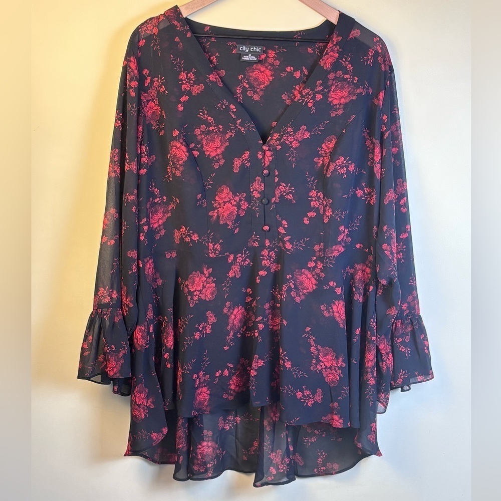 City Chic Black and Red Floral Blouse Ruffle Sleeves Peplums Bottom Size 18